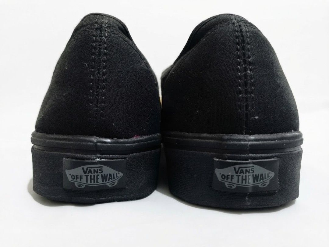 Vans ComfyCush Authentic Triple Black (Category: Sneakers) located in Taguig. Submitted by rc2489 (Listing ID 1467026564, Image 3). Description: used once inside office almost beand new size 10 replacement box pero vans din Note. May lace yung shoes nasa loob lang ng sapatos Loc. Taguig.