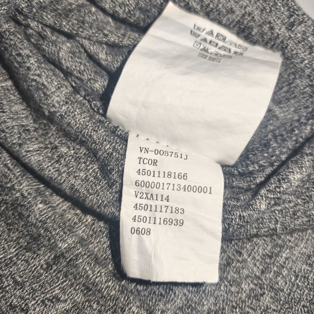 Vans Hoodie Gray Pullover Quarter Button Up (Category: Hoodies) located in Valencia. Submitted by ajax.arrow (Listing ID 1467103484, Image 3). Description: 22" W x 28" L.