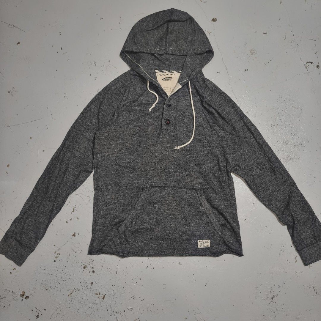 Vans Hoodie Gray Pullover Quarter Button Up (Category: Hoodies) located in Valencia. Submitted by ajax.arrow (Listing ID 1467103484, Image 1). Description: 22" W x 28" L.