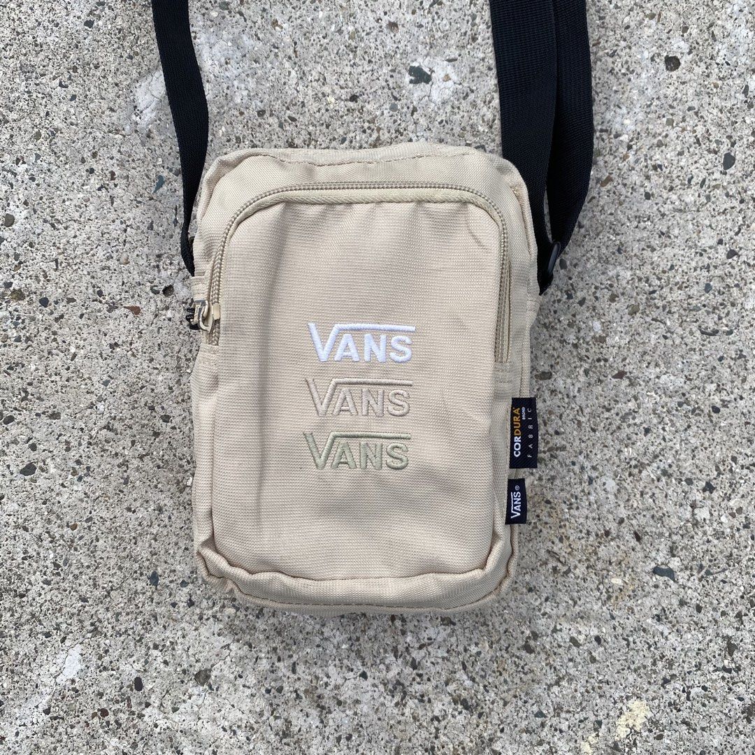 Vans slingbag! (Category: Sling Bags) located in Lapu-Lapu City. Submitted by larry_oliver (Listing ID 1467135234, Image 2). Description: Vans slingbag! One size Dimension 7W x 8.5L Condition 9.3/10 Color rate 9.5/10 Issue: minimal stain 550🏷️.