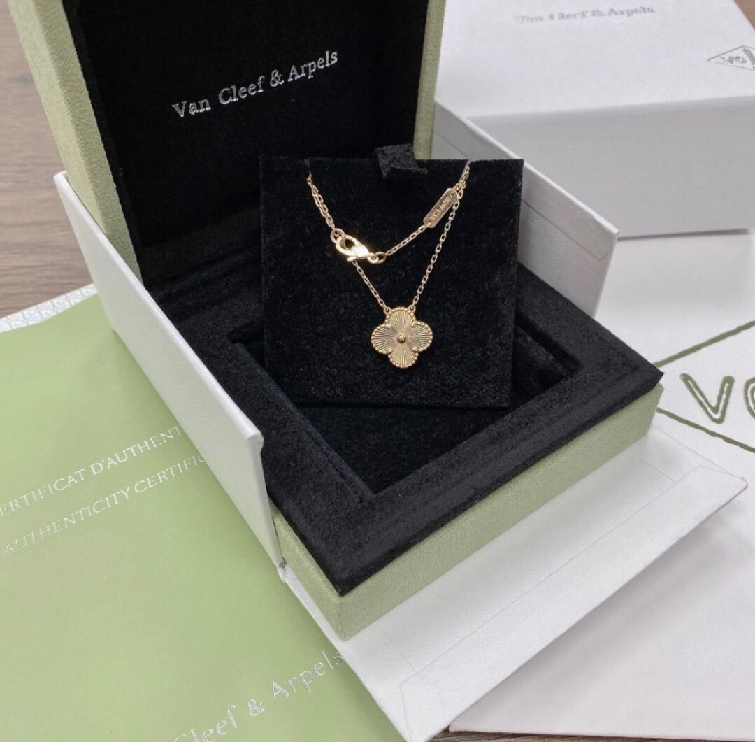 vca gold alhambra necklace (Category: Necklaces) located in Quezon City. Submitted by lux.finds (Listing ID 1467010056, Image 2). Description: .
