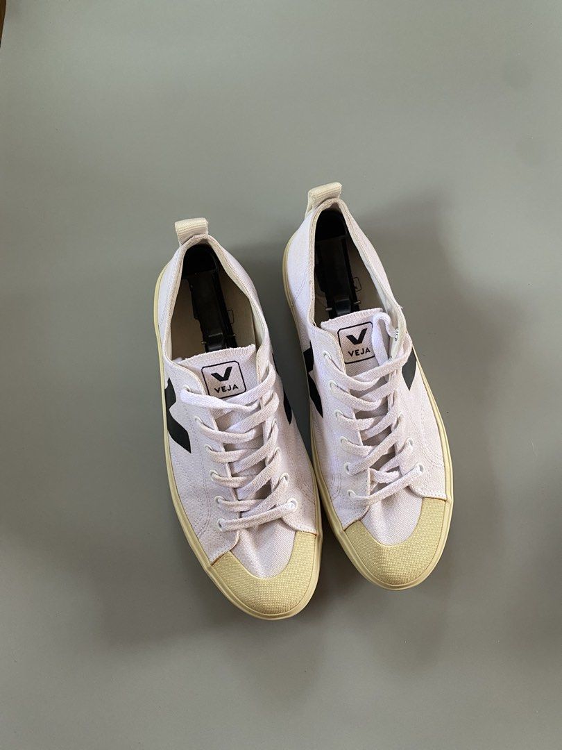 VEJA (Category: Shoe inserts & accessories) located in Butuan. Submitted by thriftsnyy (Listing ID 1467090270, Image 3). Description: 8 MENS LIKE NEW.