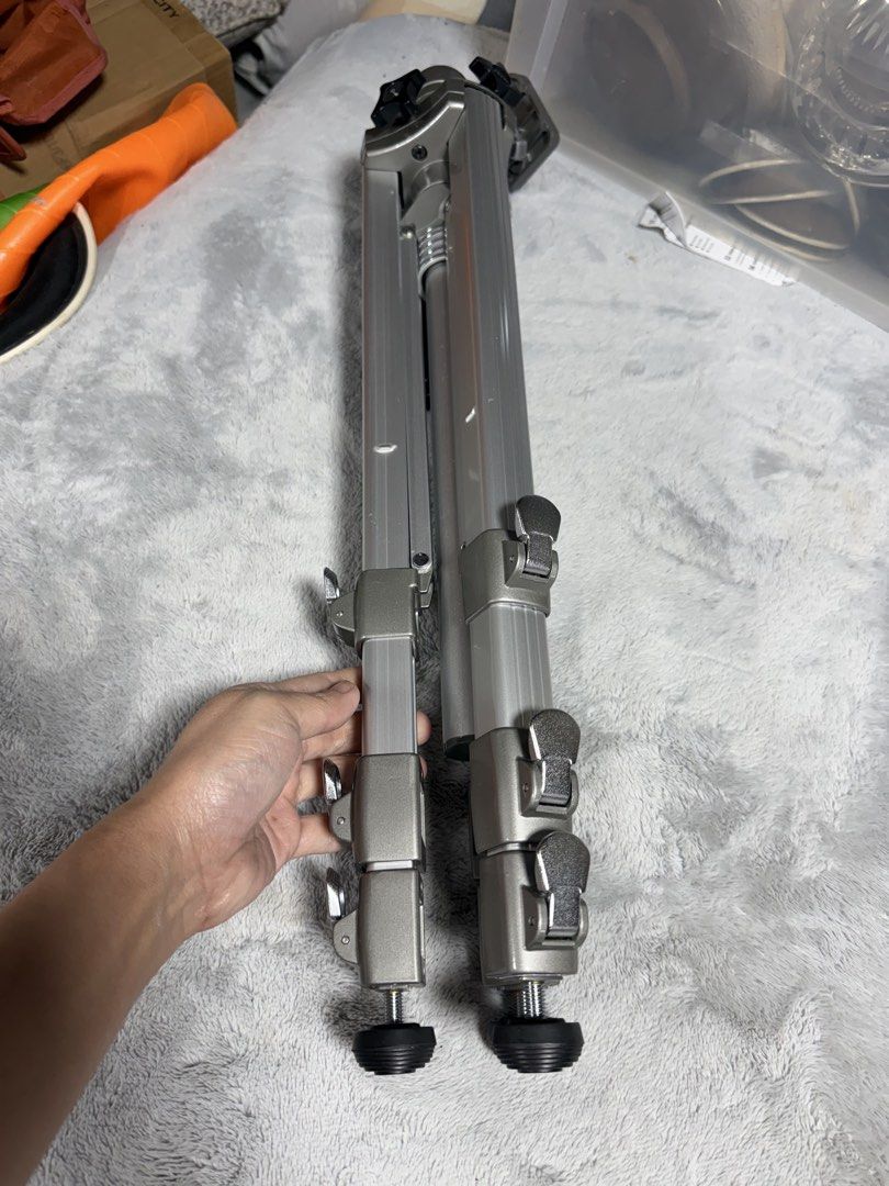 VELBON SEF-3 BRAND NEW CAMERA TRIPOD (Category: Tripods & Monopods) located in Sablan. Submitted by gongonshelley12 (Listing ID 1467068773, Image 2). Description: 1500 only VELBON CAMERA TRIPOD HEAVY DUTY NA NMAN ETO ALUMINUM METAL MATERIAL BRAND NEW WITH BOX PA YAN SOBRANG GANDA MGA MADAM/SIR PWEDE NIO I ADJUST MGA PAA AYON SA LANDSCAPE.