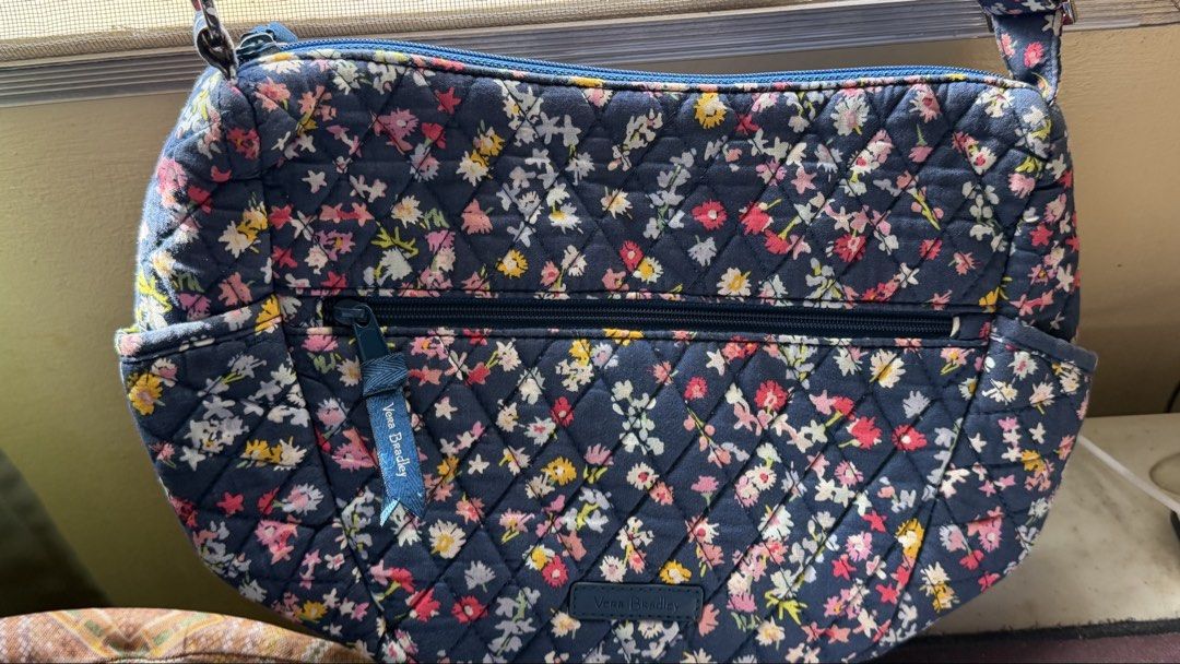 Vera Bradley (Category: Shoulder Bags) located in Sibalom. Submitted by davykertch84727 (Listing ID 1467167382, Image 1). Description: Vera bradley shoulder bag can be used as body bag. 500 plus sf.