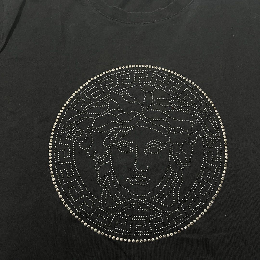 Versace (Category: Tshirts & Polo Shirts ) located in Bacoor. Submitted by manonghits_2000 (Listing ID 1467074264, Image 3). Description: Versace 20x28.5 Excellent to New No Issue Cut Washtag.