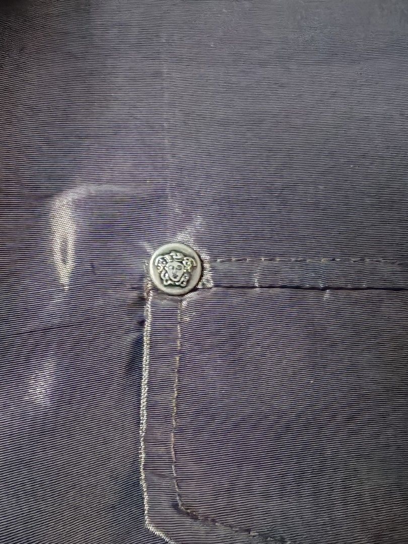 Versace (Category: Luxury Apparel) located in Santa Cruz. Submitted by ukayhuntworldwide (Listing ID 1467125729, Image 3). Description: .
