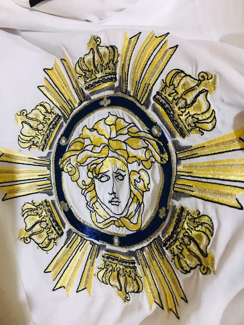 versace brand shirt🔥 (Category: Luxury Apparel) located in Tanay. Submitted by drthriftthree (Listing ID 1467033538, Image 3). Description: excellent condition!.