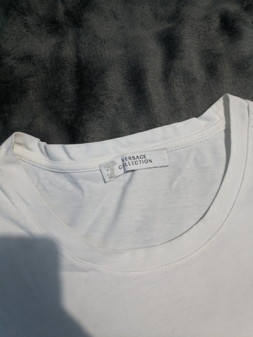 Versace Collection Half Medusa Logo (Category: Tshirts & Polo Shirts ) located in San Ildefonso. Submitted by tripniberto (Listing ID 1467143231, Image 2). Description: Versace Dimes:22/28 Issue: Need wash, Washable Stain(or not), sign of use Color Rate: 9.2/10(or better) (lighting may affect the color on images) MOP: gcash MOD: j&t(+sf) NO RUSH SHIPPING!!! (3-5days Ship out!) please manage your expectations this is ukay items PM if interested 📩