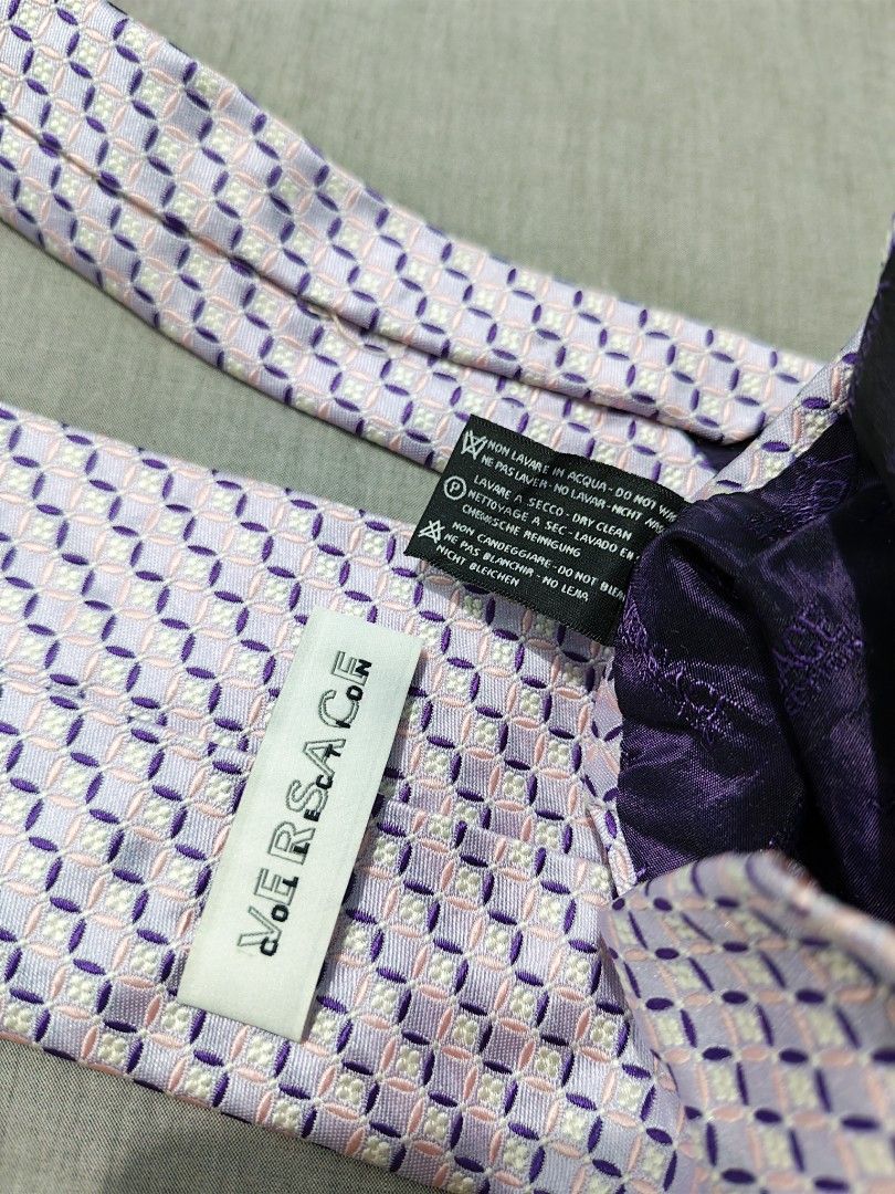 Versace collection necktie (Category: Ties) located in Baguio. Submitted by used_clothing2600 (Listing ID 1467095400, Image 3). Description: Versace collection necktie verygood condition P 600.