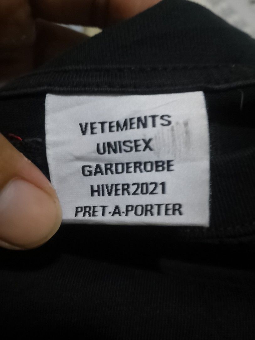 VETEMENTS (Category: Activewear) located in Butuan. Submitted by waste_thrifted (Listing ID 1467009661, Image 3). Description: No issue as new condition Po black na black pa Po Wala pong basag Ang bids.