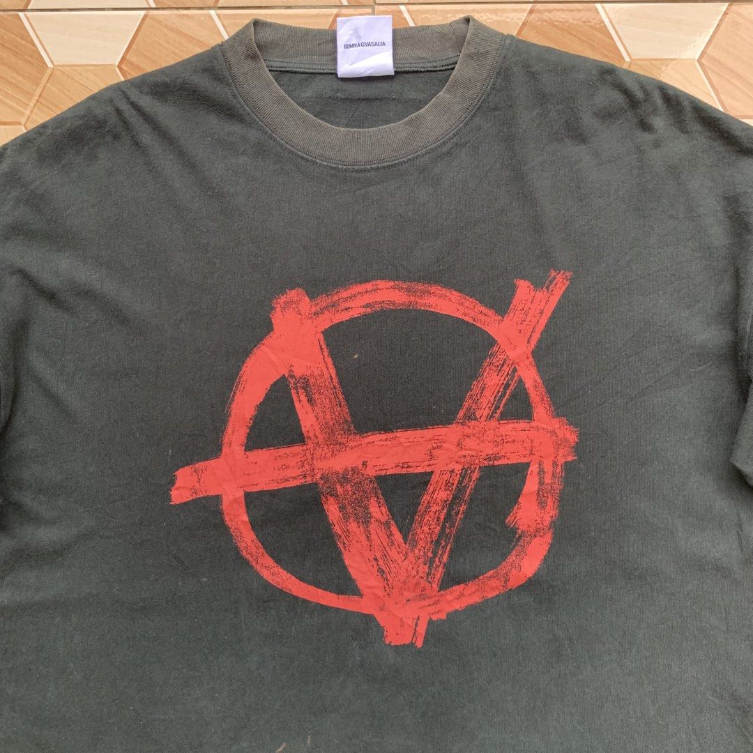 Vetements Anarchy❗️ (Category: Tshirts & Polo Shirts ) located in Cebu City. Submitted by darrylopon12219 (Listing ID 1467033672, Image 2). Description: Orig💯 Verygood Condition Issue Last 2 Pic Size Medium Color Rate:8/10 Dimes:W23 L28.5 -Need Wash 📍 CONSOLACION, CEBU ‎🚚 ship via J&T ‎DM NOW📩 ‎.