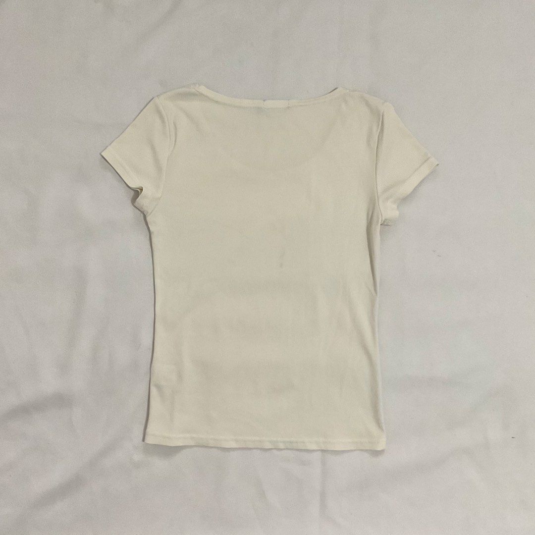 Vg Womens Basic Ribbed Plain Off White Fitted Shirt (Category: Shirts) located in Caloocan City. Submitted by de_clothur (Listing ID 1466994989, Image 2). Description: flaw: dirt.