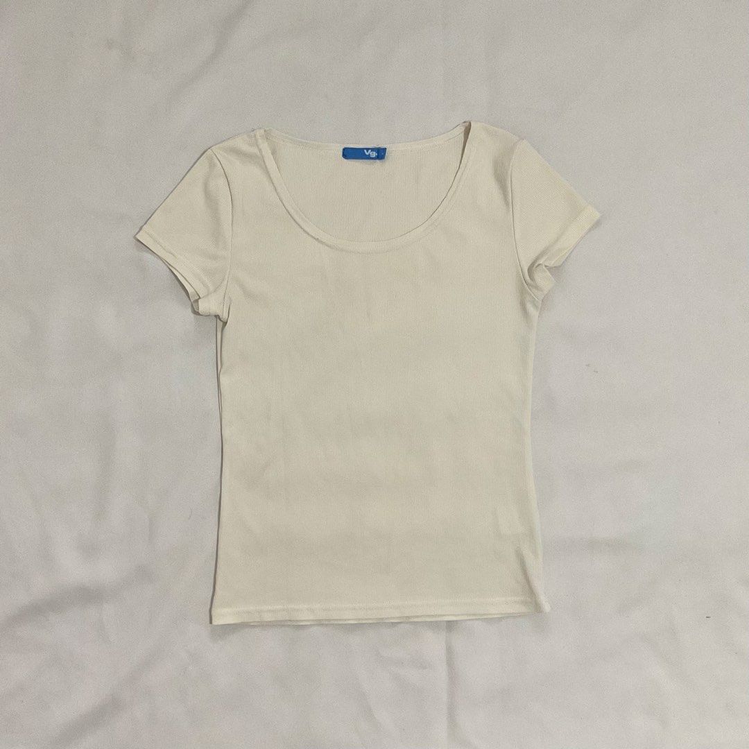 Vg Womens Basic Ribbed Plain Off White Fitted Shirt (Category: Shirts) located in Caloocan City. Submitted by de_clothur (Listing ID 1466994989, Image 1). Description: flaw: dirt.