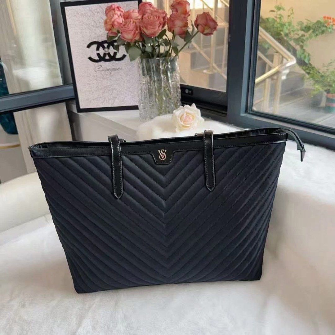 Victoria’s Secret Bag (Category: Shoulder Bags) located in Manila. Submitted by businesspform (Listing ID 1467039329, Image 2). Description: .