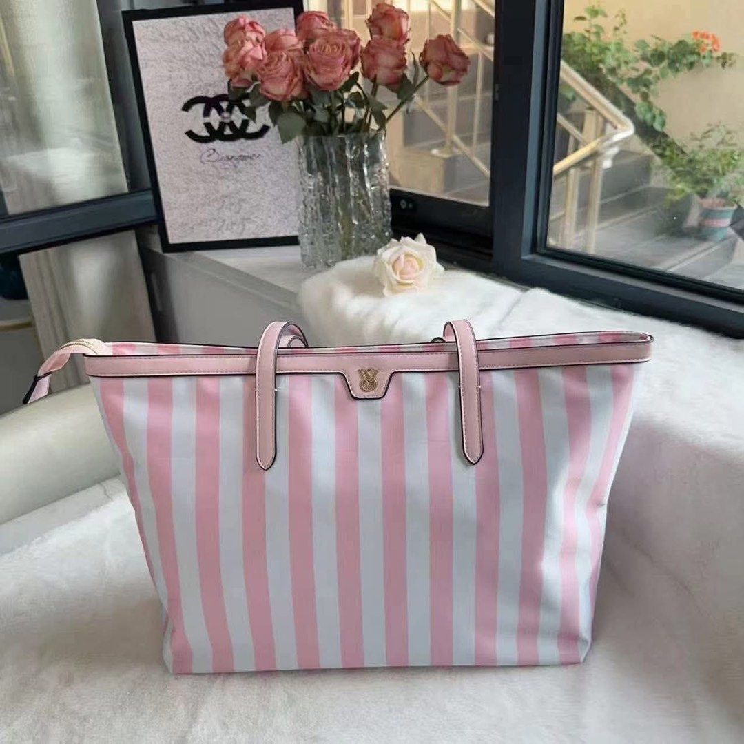 Victoria’s Secret Bag (Category: Shoulder Bags) located in Manila. Submitted by businesspform (Listing ID 1467039329, Image 3). Description: .