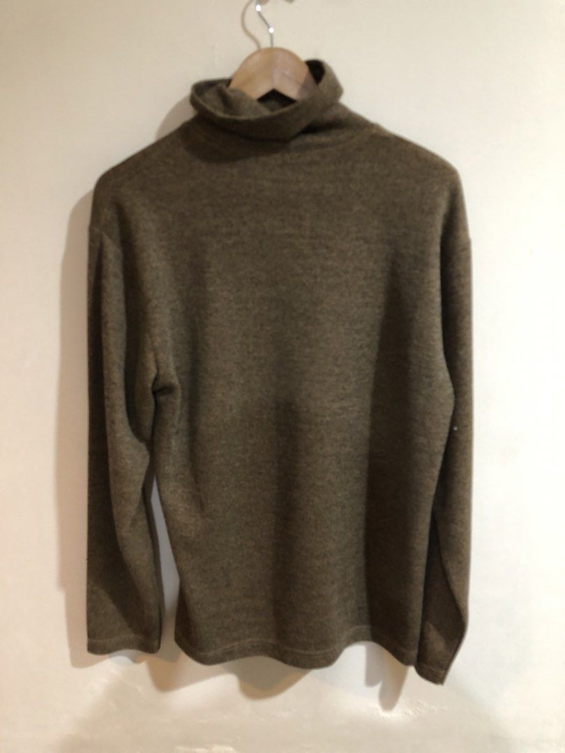 Vintage 80s Wool Turtleneck Sweater (Category: Hoodies) located in Manila. Submitted by picklerick_collects (Listing ID 1467075865, Image 2). Description: .