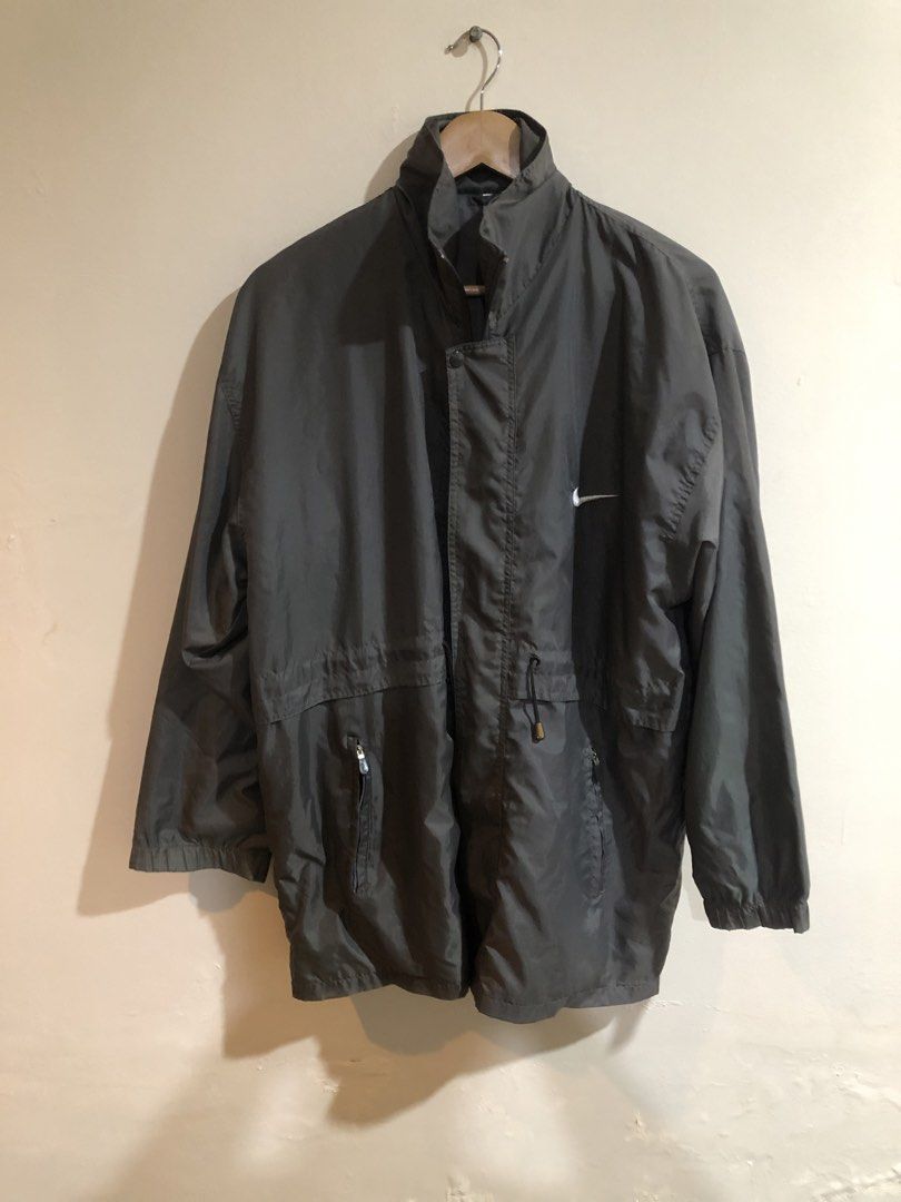 Vintage 90s Y2K Nike Zip Up Windreaker (Category: Coats, Jackets and Outerwear) located in Manila. Submitted by picklerick_collects (Listing ID 1467159062, Image 1). Description: 31x25 Issue Broken Zipper ( Fixable ).