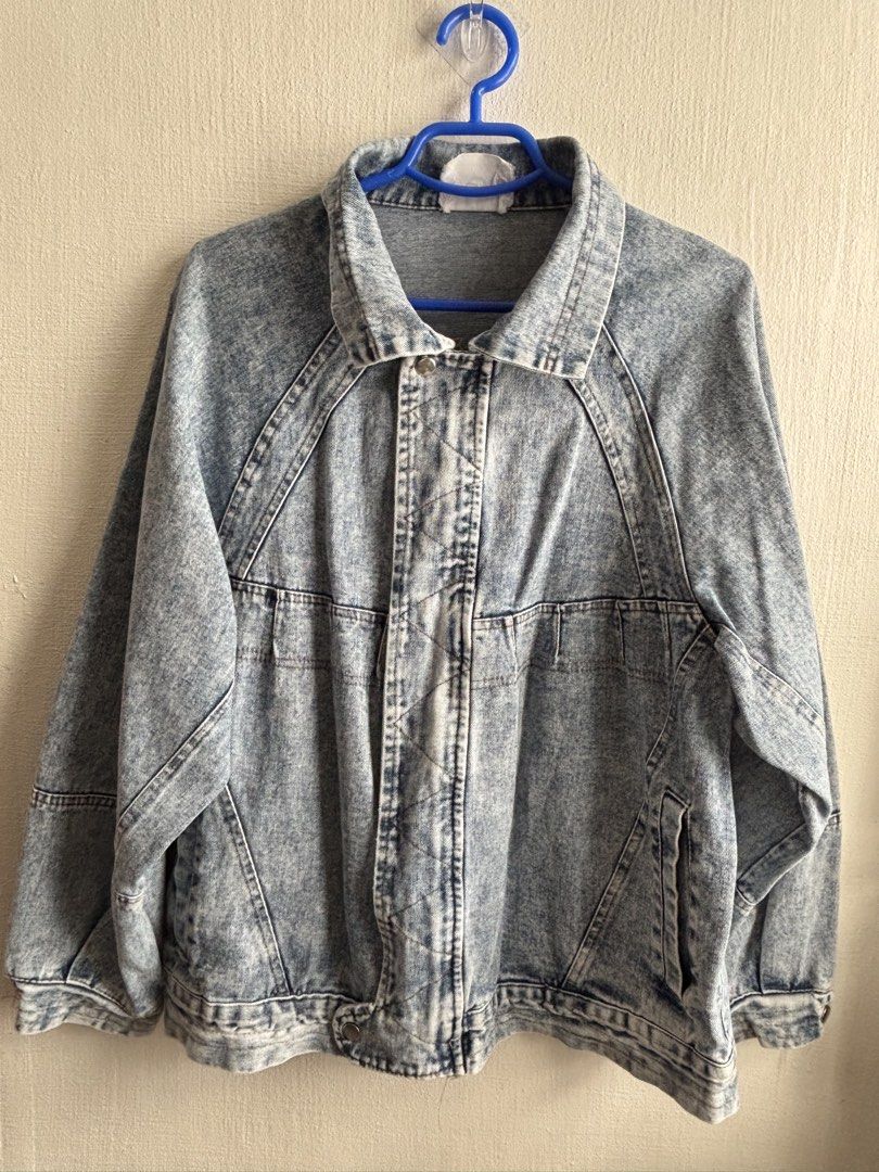 Vintage Acid Wash Denim Jacket Oversized (Category: Coats, Jackets and Outerwear) located in Tarlac. Submitted by chosowakatoshi (Listing ID 1467076322, Image 1). Description: - Style: Retro acid wash denim jacket with a cool vintage vibe - Fit: Trendy oversized fit, perfect for layering over hoodies or tees - Details: Classic collar, button-up front, and handy side pockets - Material: Sturdy, high-quality cotton with structural seams - Condition