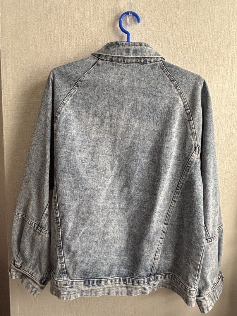 Vintage Acid Wash Denim Jacket Oversized (Category: Coats, Jackets and Outerwear) located in Tarlac. Submitted by chosowakatoshi (Listing ID 1467076322, Image 2). Description: - Style: Retro acid wash denim jacket with a cool vintage vibe - Fit: Trendy oversized fit, perfect for layering over hoodies or tees - Details: Classic collar, button-up front, and handy side pockets - Material: Sturdy, high-quality cotton with structural seams - Condition
