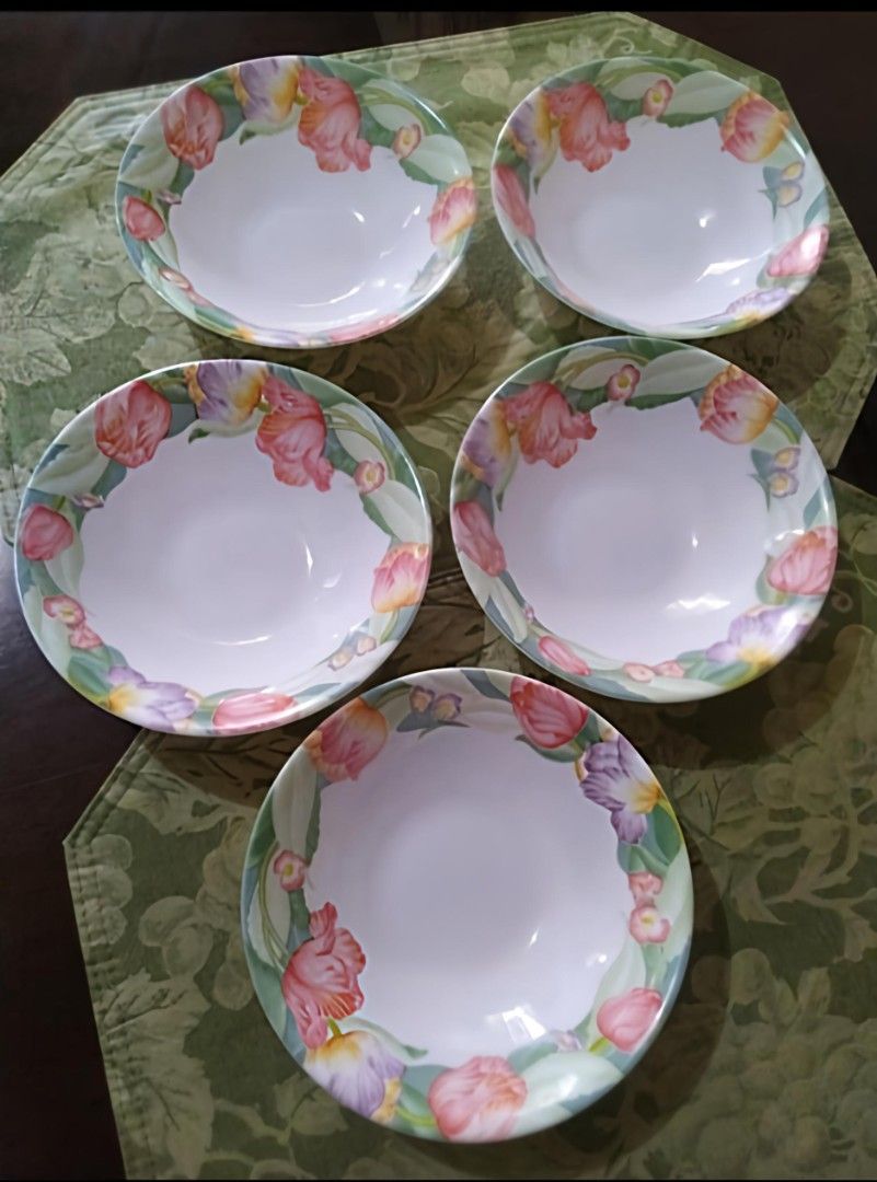 Vintage ARCOPAL (Category: Dinnerware & Cutlery) located in Bulacan. Submitted by mitchikoscollection (Listing ID 1467140753, Image 1). Description: Good as New Authentic/Original Arcopal France Bowl 2 3/4 x 6 3/4 Inches 5 pcs. Rare and Vintage Collectible.
