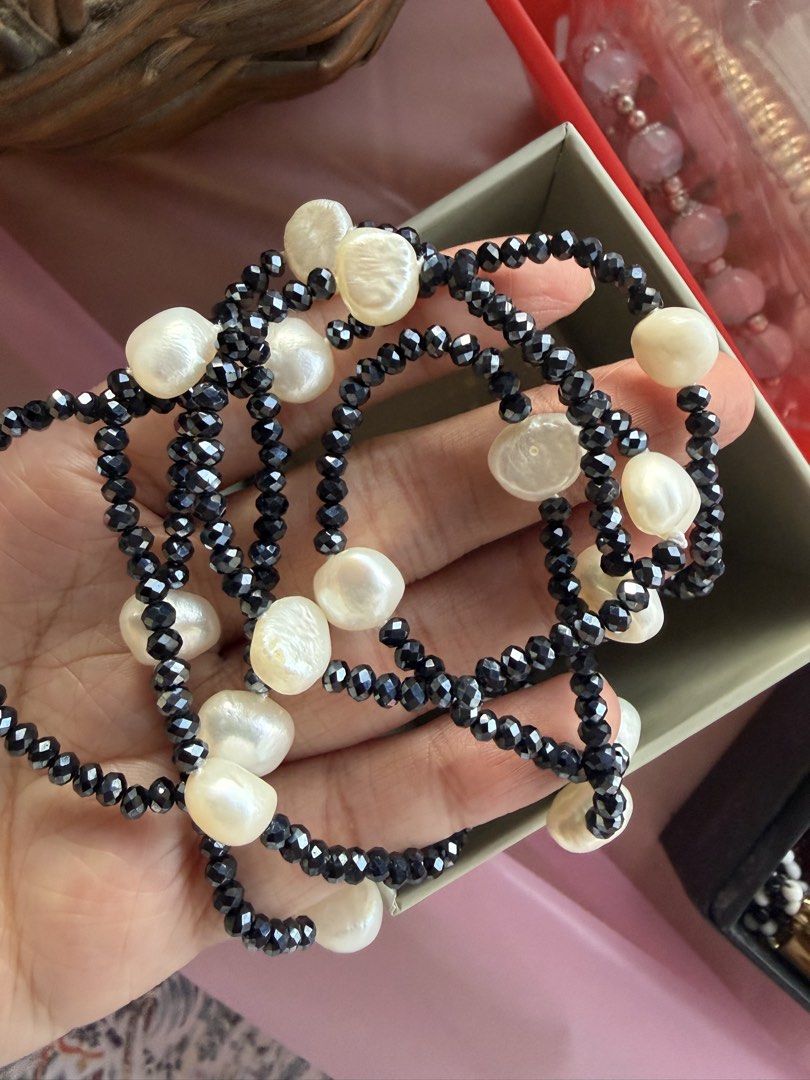 vintage beaded pearl long necklace (Category: Necklaces) located in Manila. Submitted by bbygirly (Listing ID 1467064152, Image 3). Description: preloved !.