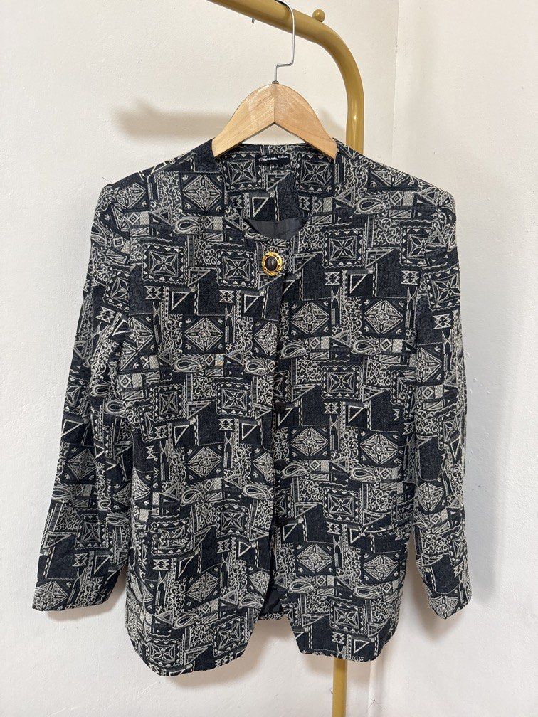 Vintage Black Blazer (Category: Coats, Jackets and Outerwear) located in Mexico. Submitted by studioleraph (Listing ID 1467029151, Image 1). Description: 🛍️ Perfect for your personal wardrobe 🫶 Please see actual measurements on last photo. 👗 The actual item being sold is the original garment shown in the product photos. Small differences in fit, drape, color, texture, or details may occur. 💌 Condition: • Preloved; Please wash the items before