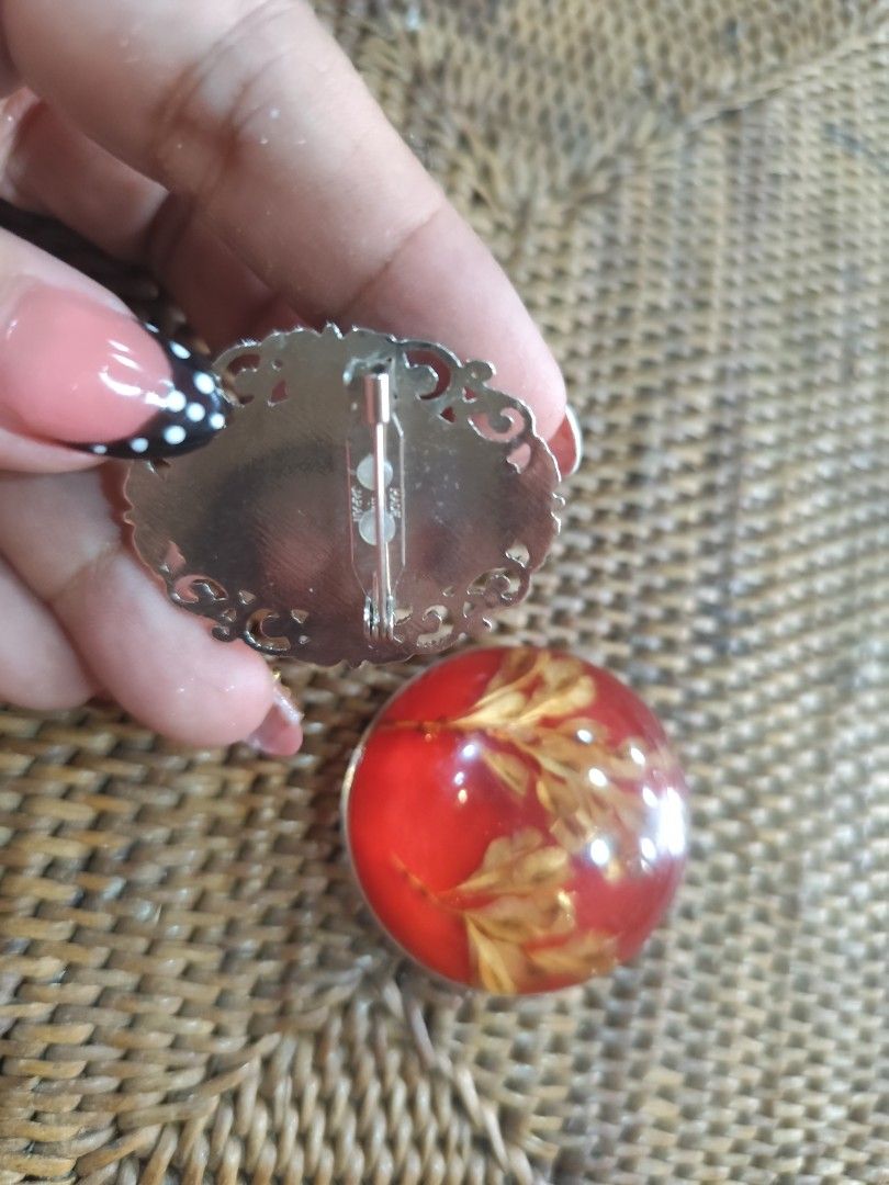 Vintage Brooches (Category: Brooches) located in Dipolog. Submitted by thriftteata (Listing ID 1467147540, Image 2). Description: .