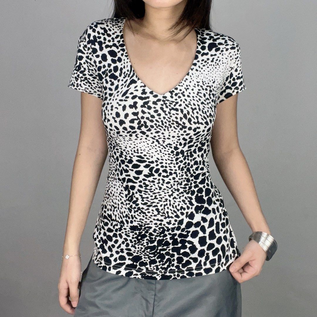 vintage final stage animal print top (Category: Others Tops) located in Manila. Submitted by pabili.ph (Listing ID 1467145630, Image 1). Description: medium L21", up to B38".