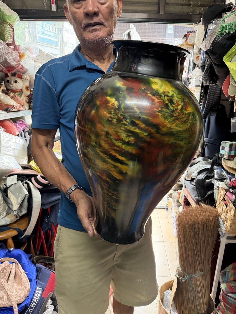 Vintage Flaming watai Ceramic Vase Pristine Condition (Category: Vintage Collectibles) located in Paranaque City. Submitted by edszz (Listing ID 1467028201, Image 1). Description: Vintage Flaming watai Ceramic Vase Pristine Condition.