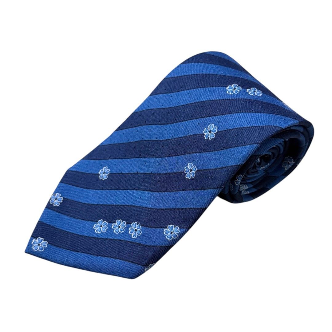 VINTAGE GIVENCHY PARIS SILK NECKTIE (Category: Ties) located in Dinalupihan. Submitted by aizzeestuffs (Listing ID 1467052830, Image 1). Description: Color may vary due to lighting. Pm for more Details. Old Money Luxury Designer.