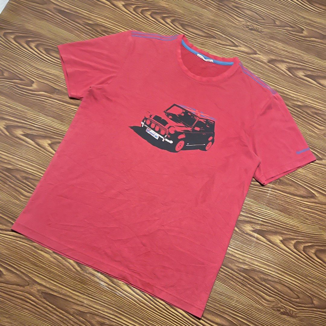 Vintage graphic mini toe car Reebok (Category: Formal Shirts) located in Iligan City. Submitted by kd_thrift_shop (Listing ID 1467154307, Image 2). Description: No issue Measurements in slide Need wash .