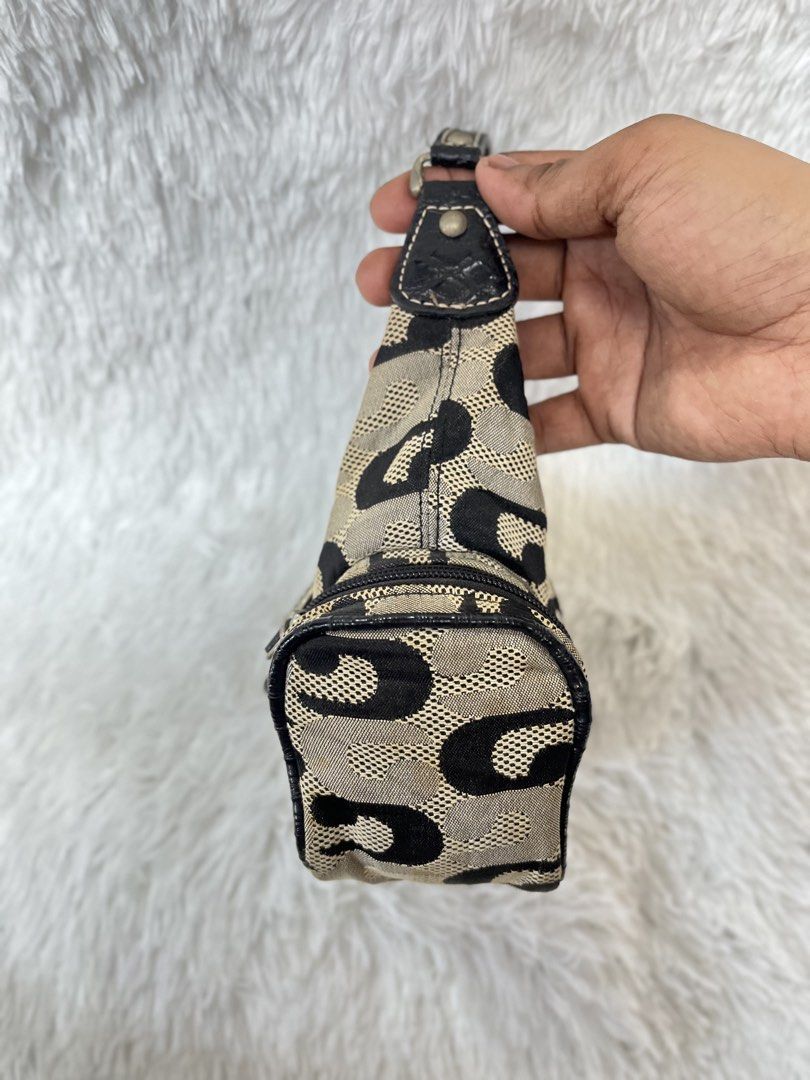 VINTAGE GUESS JEWEL (Category: Tote Bags) located in Cotabato. Submitted by big_cash (Listing ID 1467016011, Image 3). Description: VINTAGE GUESS JEWEL BAG Early 2000s Authentic GUESS Style: 17662 | Made in China Rhinestone buckle + Side pockets Y2K grail piece!.