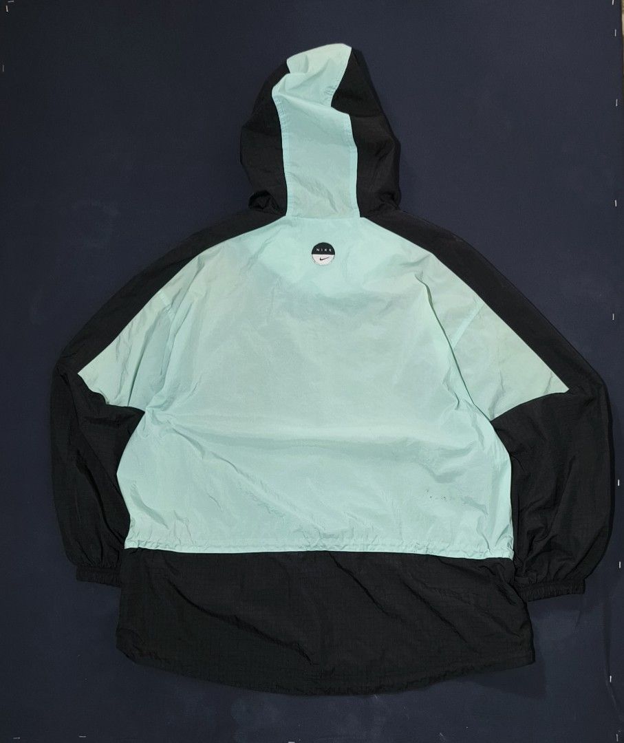 Vintage nike (Category: Coats, Jackets and Outerwear) located in Angeles City. Submitted by bapthrift (Listing ID 1467159194, Image 3). Description: Vintage Nike 2 tone Black/Teal Light weight Condition 8.9/10 Color Rate 9.5/10 issue Yellow Stain last 3 pics Dimes Sleeves Length 24 W26 x L29 1k+ shipping Meet up Around Angeles Loc Pampanga.