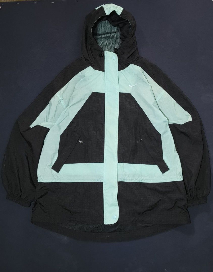 Vintage nike (Category: Coats, Jackets and Outerwear) located in Angeles City. Submitted by bapthrift (Listing ID 1467159194, Image 1). Description: Vintage Nike 2 tone Black/Teal Light weight Condition 8.9/10 Color Rate 9.5/10 issue Yellow Stain last 3 pics Dimes Sleeves Length 24 W26 x L29 1k+ shipping Meet up Around Angeles Loc Pampanga.