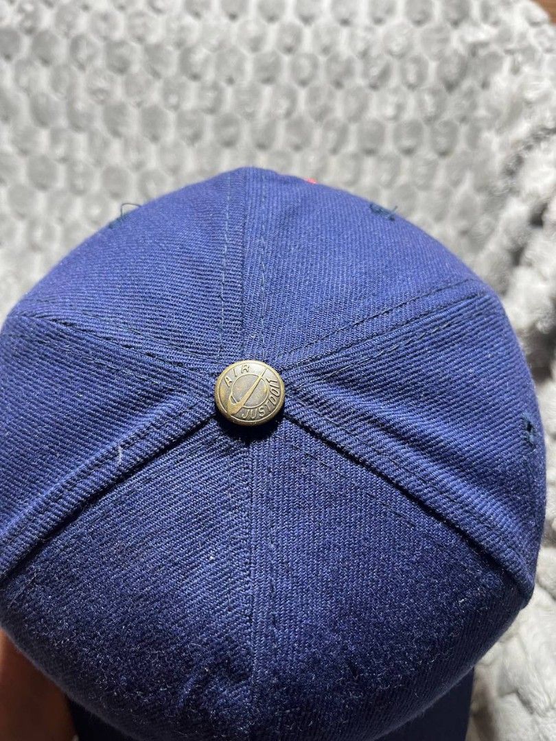 Vintage Nike Snapback (Category: Caps & Hats) located in Cagayan de Oro. Submitted by smoothstyle (Listing ID 1467132043, Image 3). Description: Vintage Nike Snapback Very good condition 9/10 color rate OSFA issue: cut tags and tear stitch.