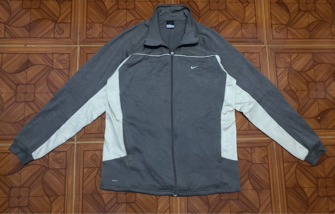 Vintage Nike Track Jacket (Excellent condition) (Category: Coats, Jackets and Outerwear) located in Davao. Submitted by klentlanson (Listing ID 1467137793, Image 1). Description: Excellent condition L tag ,22x29 Add sf.