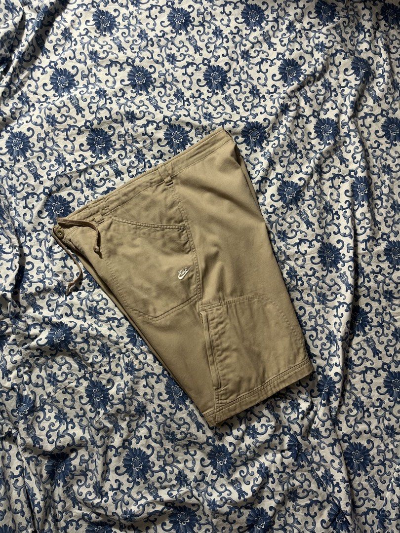 Vintage Nike Utility Shorts (Category: Shorts) located in San Pedro. Submitted by re_value.ph (Listing ID 1466973871, Image 2). Description: “Vintage Nike Utility Shorts” Size:Medium Measurements Waist: 28-32 Hips: 12.8 Length: 20 Hem Opening: 10 Condition: Excellent Color rate: 9.8/10 Issue/s: none.