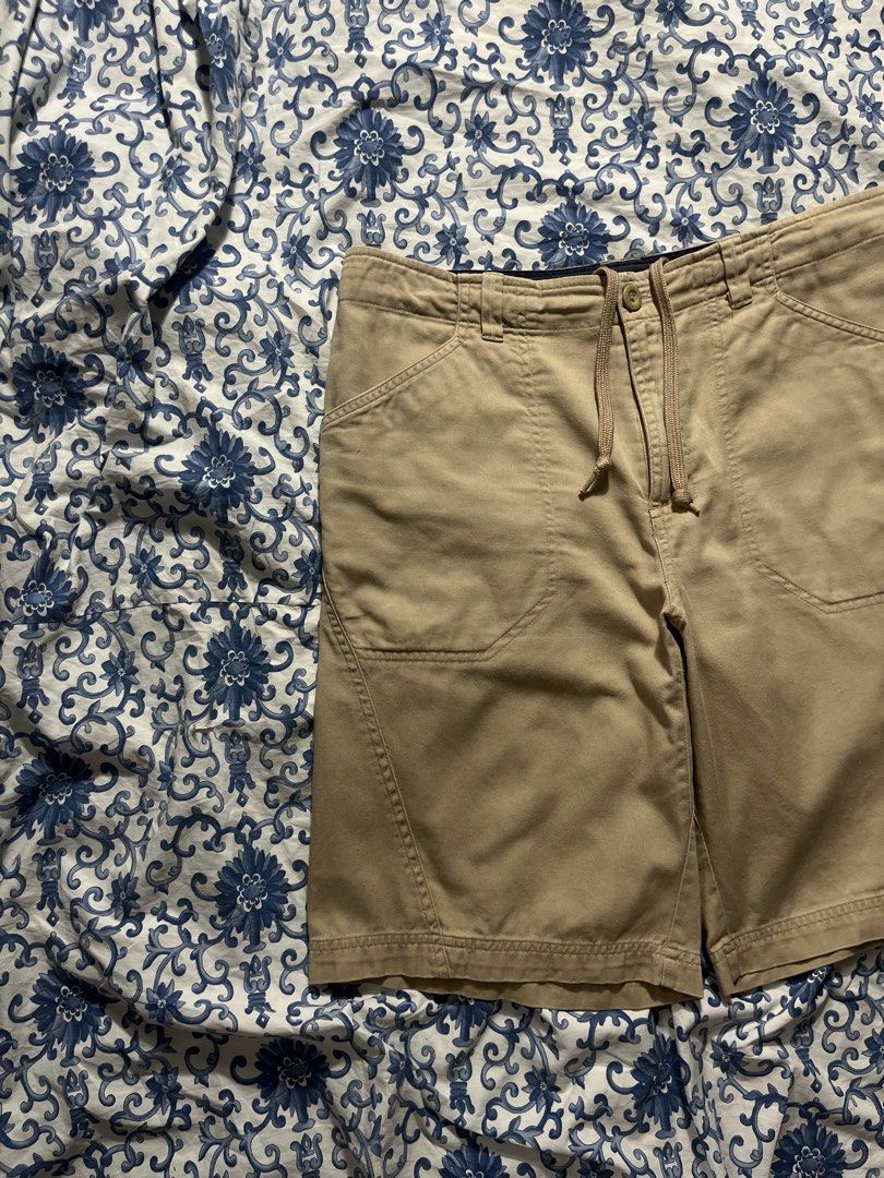 Vintage Nike Utility Shorts (Category: Shorts) located in San Pedro. Submitted by re_value.ph (Listing ID 1466973871, Image 3). Description: “Vintage Nike Utility Shorts” Size:Medium Measurements Waist: 28-32 Hips: 12.8 Length: 20 Hem Opening: 10 Condition: Excellent Color rate: 9.8/10 Issue/s: none.