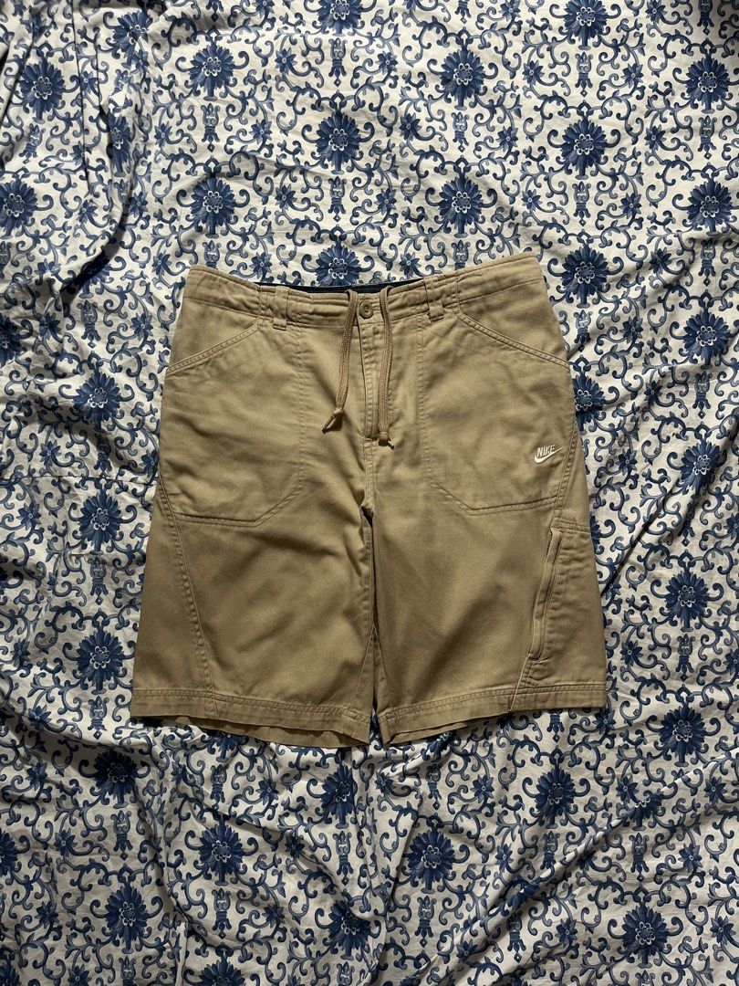Vintage Nike Utility Shorts (Category: Shorts) located in San Pedro. Submitted by re_value.ph (Listing ID 1466973871, Image 1). Description: “Vintage Nike Utility Shorts” Size:Medium Measurements Waist: 28-32 Hips: 12.8 Length: 20 Hem Opening: 10 Condition: Excellent Color rate: 9.8/10 Issue/s: none.