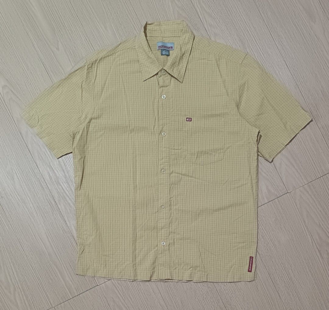 VINTAGE QUICKSILVER BUTTON DOWN SHORT SLEEVE (Category: Tshirts & Polo Shirts ) located in Cavite. Submitted by marcuz.lifestyle (Listing ID 1467013634, Image 1). Description: WIDTH:21 LENGTH:27.5 FIT TO MEDIUM EXCELLENT CONDITION NO ISSUE COLOR RATE:9.5/10 MOP:GCASH DELIVERY COURIER:JNT LOCATION:IMUS CAVITE.