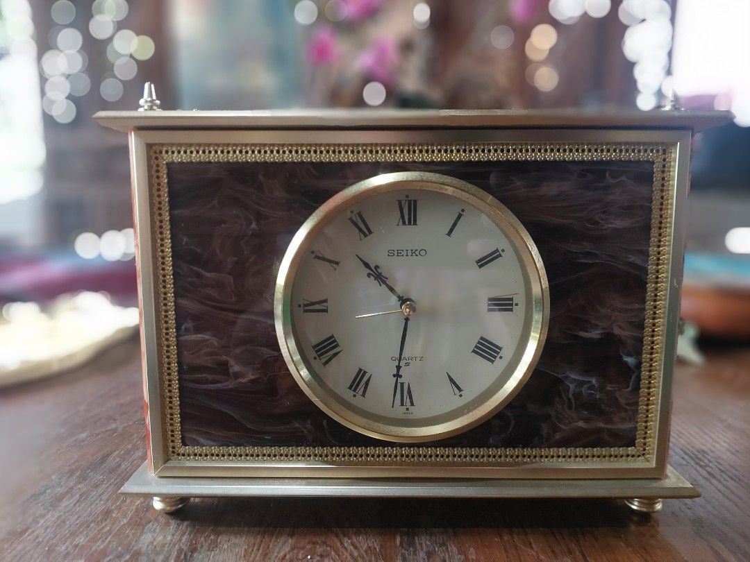 Vintage Seiko Quartz Desk Clock (Category: Clocks) located in Bulacan. Submitted by hnbfinds (Listing ID 1466985449, Image 1). Description: This beautifully preserved timepiece is an authentic vintage Seiko bracket / mantel clock dating back to the late Showa Era (circa 1970s–1980s). Renowned for its mid-century craftsmanship, this series (including model variants like the Seiko QZ779 and QW421G) blends traditional Japanese manufacturing precisio