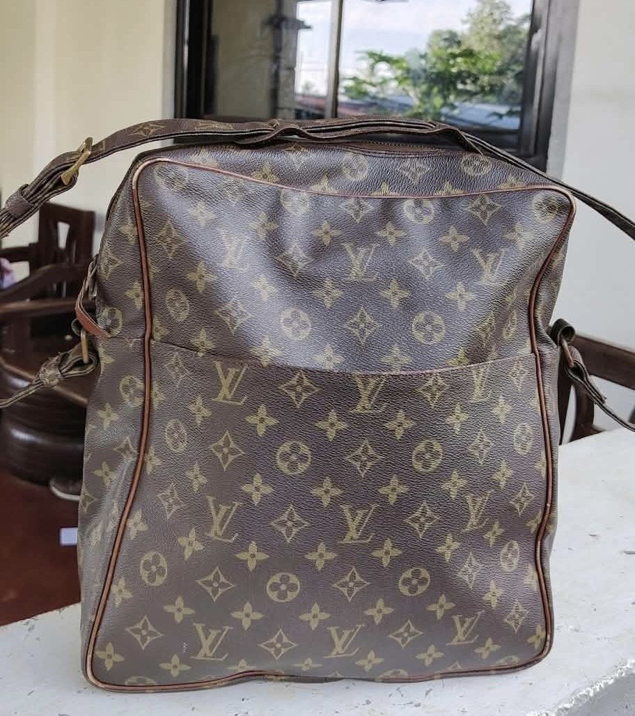 Vintage Sling LV Monogram Bag (Category: Luxury Bags & Wallets) located in Davao. Submitted by vintagefashionwear (Listing ID 1466976412, Image 1). Description: .