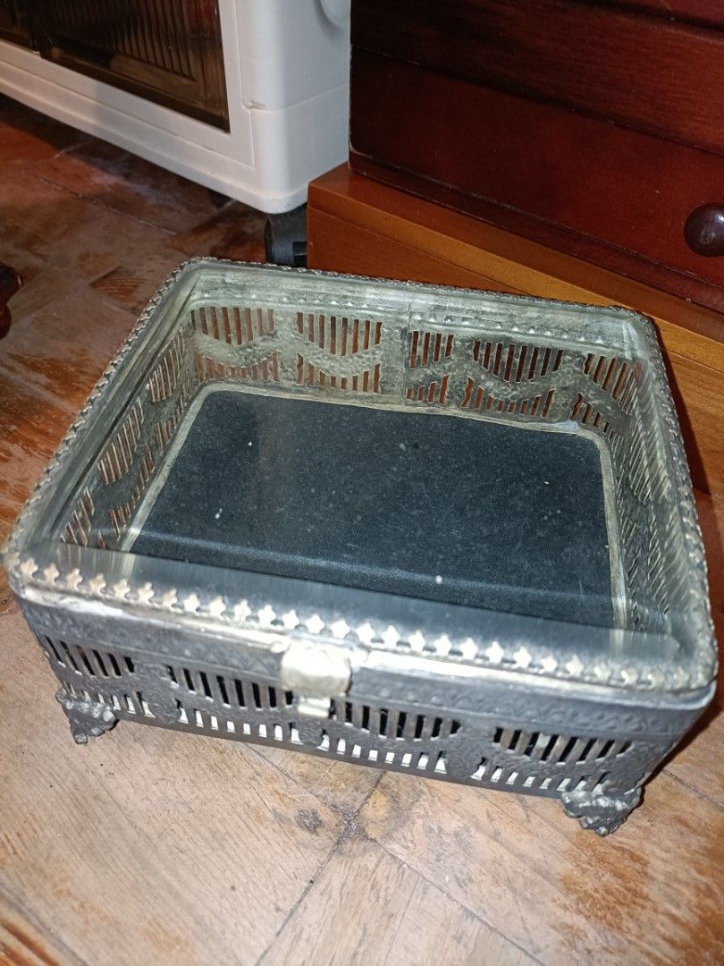 Vintage Style Jewelry Boxes (Category: Shelves, Cabinets & Racks) located in Baguio. Submitted by reishi.yang02 (Listing ID 1467123363, Image 3). Description: - Loc: Baguio - Payment First - SF 150-200 - Price Last Pic - DM for details (will update soon).