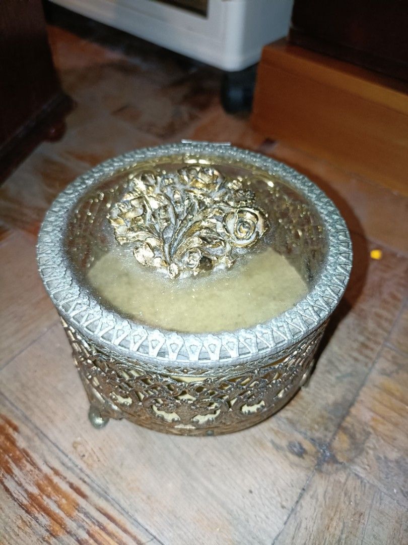 Vintage Style Jewelry Boxes (Category: Shelves, Cabinets & Racks) located in Baguio. Submitted by reishi.yang02 (Listing ID 1467123363, Image 2). Description: - Loc: Baguio - Payment First - SF 150-200 - Price Last Pic - DM for details (will update soon).