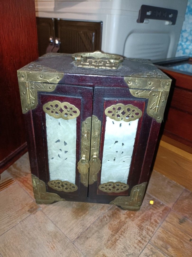 Vintage Style Jewelry Boxes (Category: Shelves, Cabinets & Racks) located in Baguio. Submitted by reishi.yang02 (Listing ID 1467123363, Image 1). Description: - Loc: Baguio - Payment First - SF 150-200 - Price Last Pic - DM for details (will update soon).