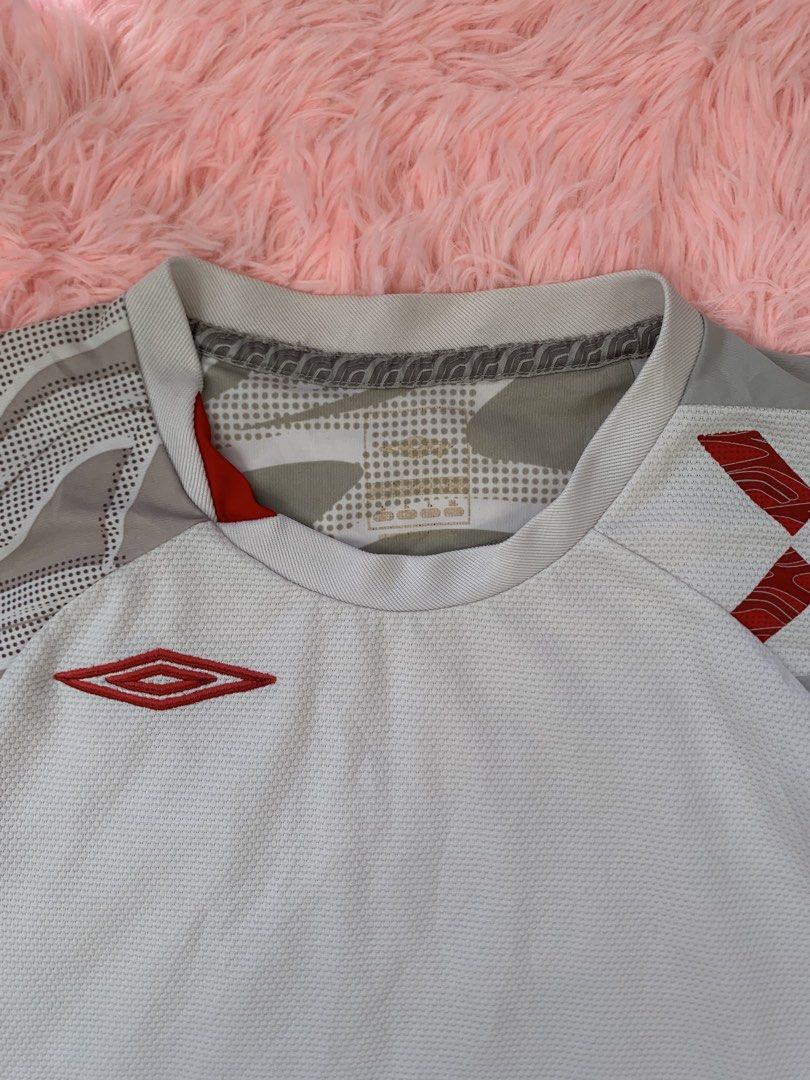Vintage Umbro Jersey (Category: Activewear) located in Dapitan. Submitted by _joemariesacal.23 (Listing ID 1467150945, Image 2). Description: .