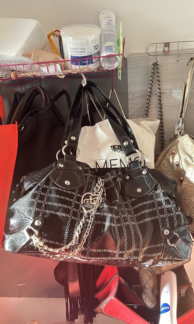 Vintage xoxo shoulder bag (Category: Shoulder Bags) located in Bauang. Submitted by alyssaaaamm (Listing ID 1467058979, Image 1). Description: black faux-leather shoulder bag with a glossy finish, repeating “XOXO” print details, and an ornate silver chain with a heart-shaped charm. Min rust on rings not too visible And minor rust on chains .