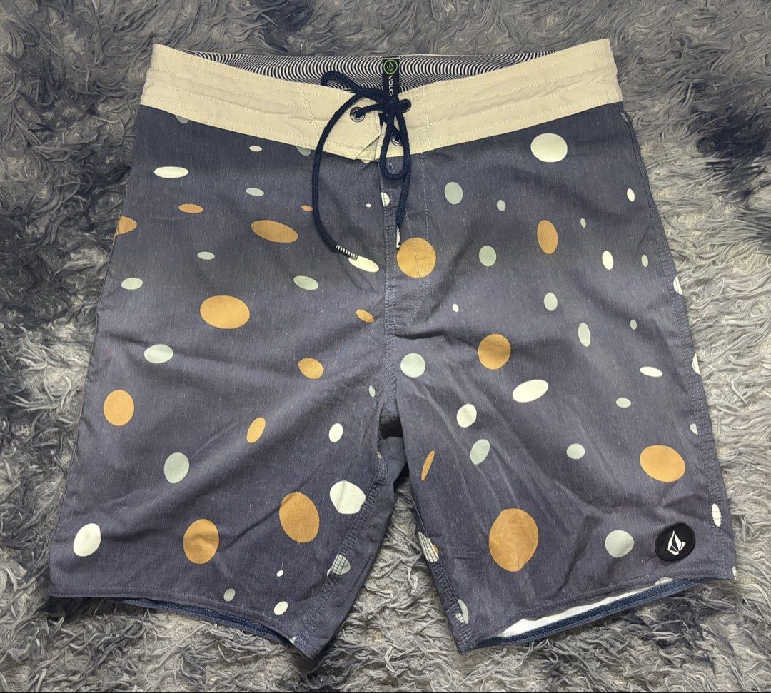 Volcom 4 way Stretch (Category: Shorts) located in Legazpi City. Submitted by thesource052 (Listing ID 1467164403, Image 2). Description: VOLCOM . hybrid shorts 4 way stretch. (BOARD, WALK SHORT) 28-30 L:18” Excellent 450.