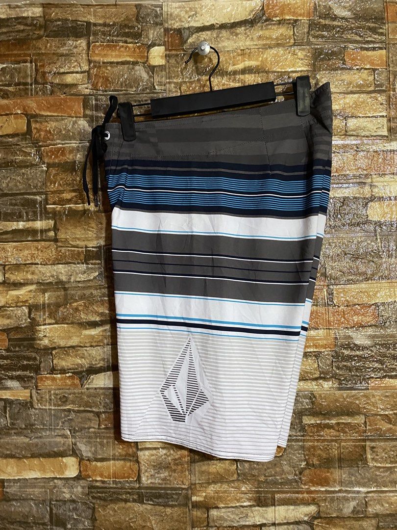 VOLCOM BOARDSHORTS (Category: Shorts) located in Cebu City. Submitted by arsenyong (Listing ID 1467114589, Image 1). Description: Waist:28-30 Length :19 Hem :9 Excellent .