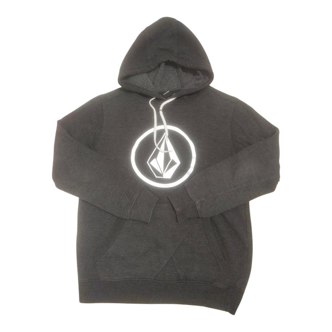 VOLCOM Stone Diamond Graphic Hoodie Pullover Black (Size S) (Category: Coats, Jackets and Outerwear) located in Cavite. Submitted by gii.flips (Listing ID 1467065892, Image 1). Description: ✨ Volcom Stone Pullover Hoodie • Size: Small (S) to (M) • Color: Faded Black / Charcoal • Condition: Pre-loved, good condition • Features: Classic Volcom big front logo graphic, spacious kangaroo pocket, adjustable hoodie drawstrings. Soft and perfect for skat